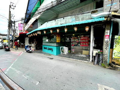 Retail spaces for rent Bangkok : The ground floor area is available for rent, suitable for a restaurant, massage spa, or dental clinic.