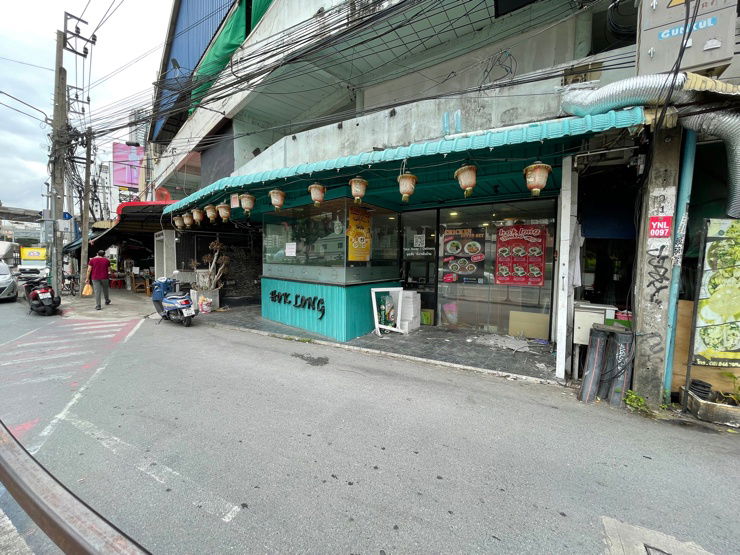 picture The ground floor area is available for rent, suitable for a restaurant, massage spa, or dental clinic. - 1/8