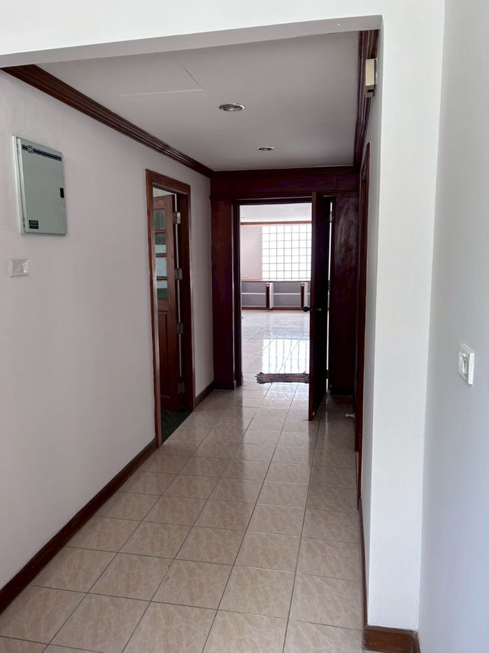 picture Home Office in the middle of Town in Town for RENT/ 办公别墅出租 - 10/35