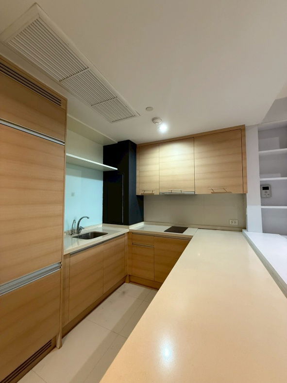 picture Urgent Sale‼️ Aguston Sukhumvit 22 Condo – Pet Friendly - 12/25