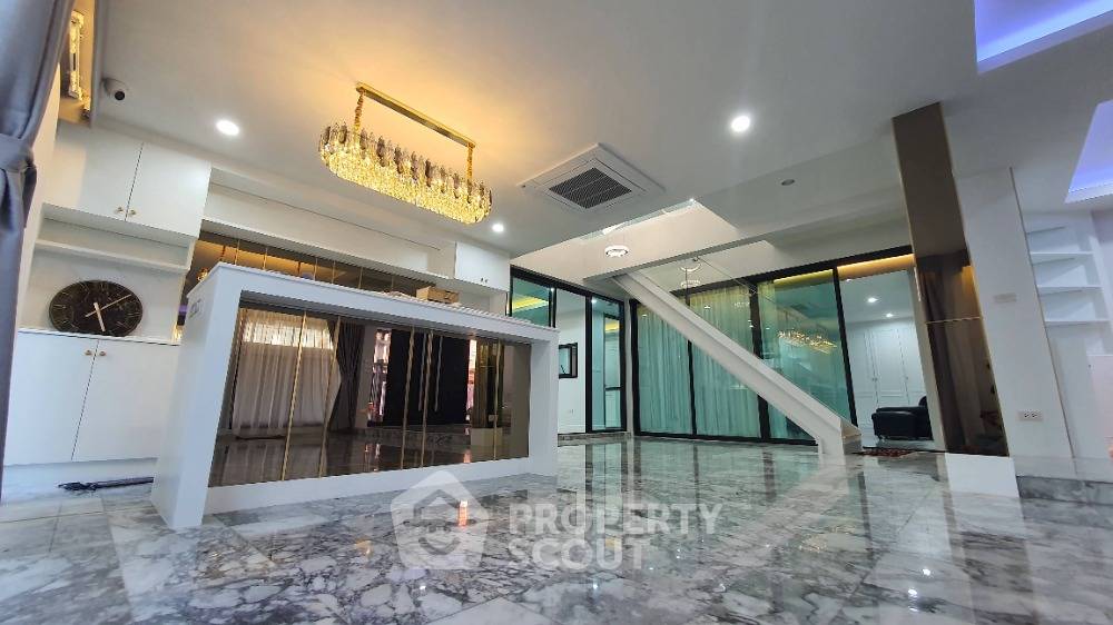 รูป บ้าน 5-ห้องนอน ใน ลาดพร้าว (ID 1542141) - รูปที่ 2/40