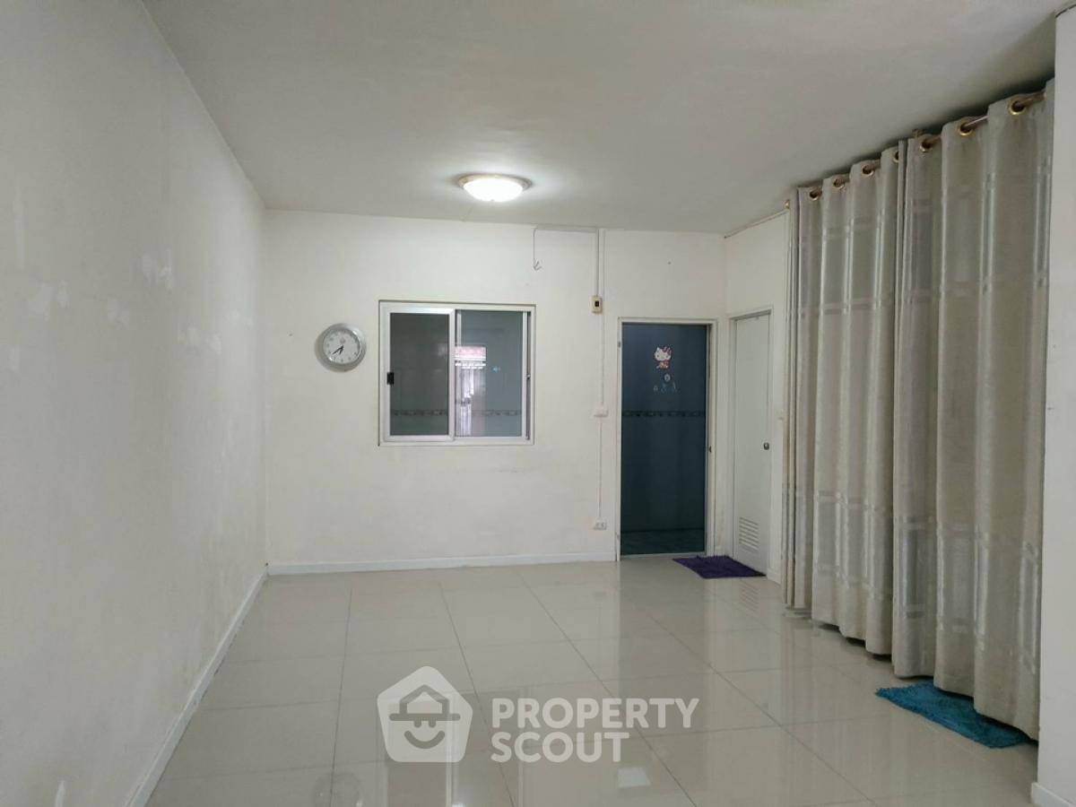 picture 3-BR Townhouse in Phraeksa Mai (ID 1832496) - 3/7