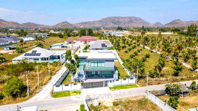 Houses for sale Hin Lek Fai, Prachuap Khiri Khan : 4-BR Villa in Hin Lek Fai (ID 1728787)