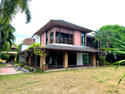 Houses for sale Nong Prue, Chonburi : Single House in Pattaya with the Best View in The Village Housing Estate by Horseshoe Point Land size: 2 Ngan 41 Sq.wah (964 Sq.m.) Title Deed No. 