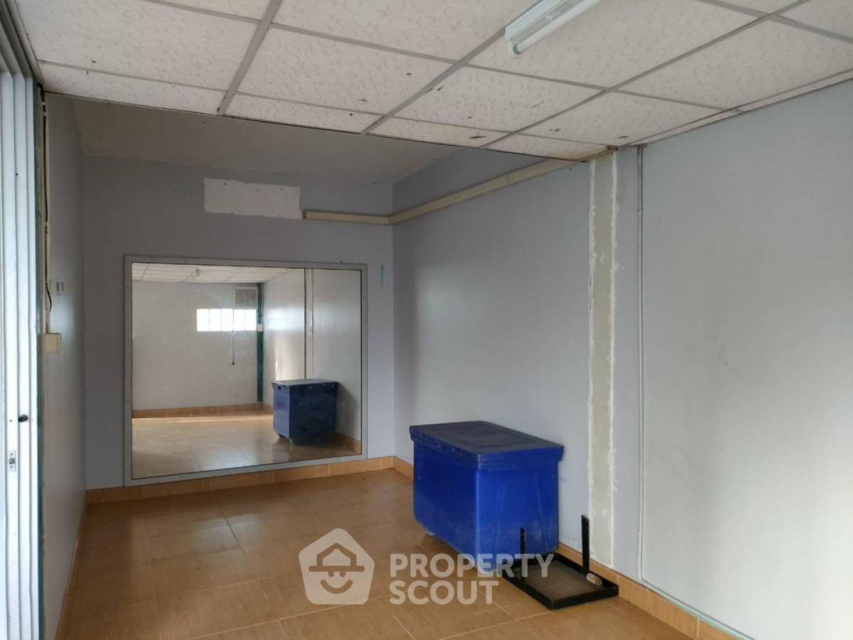 picture 3-BR Townhouse in Phraeksa Mai (ID 1832496) - 2/7