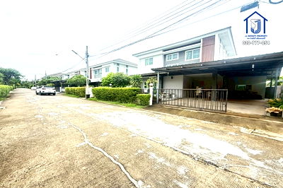 บ้านเดี่ยว รร.กสิณธรเซนต์ปีเตอร์ : ขายบ้านเดี่ยว 2 ชั้น เดอะ ลิฟวิ่ง 3 ถนนบ้านกล้วย-ไทรน้อย ซอยวัดลาดปลาดุ ใกล้ MRT สายสีม่วง สถานีคลองบางไผ่