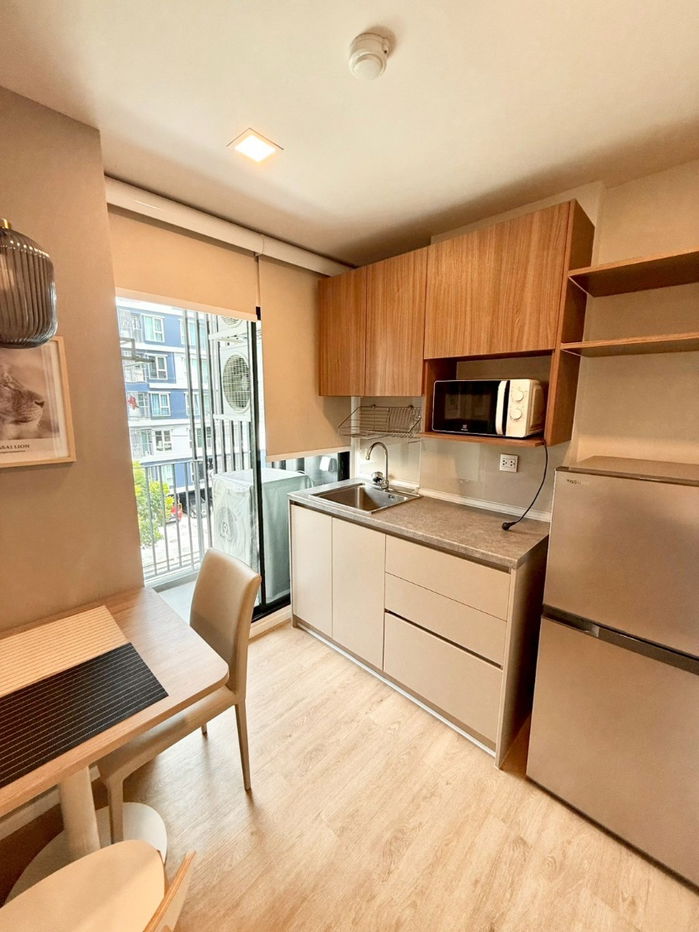 picture Separate kitchen, beautiful built-in furniture, complete with electrical appliances - 3/22