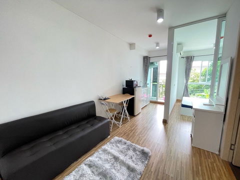 Condo for rent at Iris Westgate | 1-bedroom condo near Khlong Bang Phai MRT Station, ready to move in.