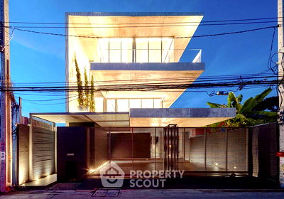 Houses for sale Bangkok : 4-BR House near ARL Ramkhamhaeng (ID 2094573)