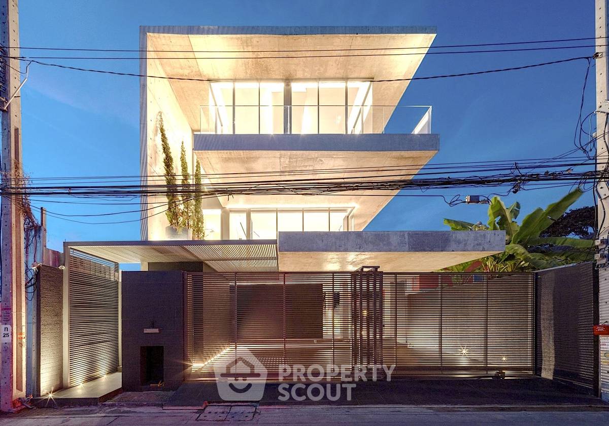 picture 4-BR House near ARL Ramkhamhaeng (ID 2094573) - 1/19