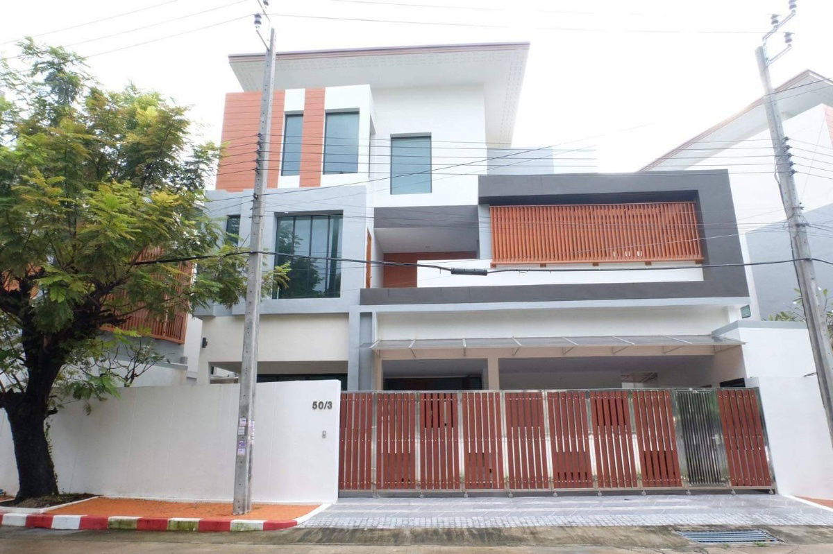 รูป ขายบ้านเดี่ยวบางนา หมู่บ้านกฤษดานคร บางนา กม.6 ใกล้เมกะบางนา พร้อมสระว่ายน้ำ มีชั้นใต้ดิน หมู่บ้านติดถนนบางนาตราด ใกล้สนามบินสุวรรณภูมิ 087-9074045 - รูปที่ 1/12