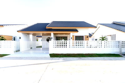 Houses for sale Maejo Post Office : New minimalist style home, only 2 units left! 📍San Sai, Chiang Mai, price 2.09 million baht.