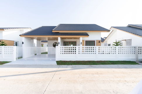 New minimalist style home, only 2 units left! 📍San Sai, Chiang Mai, price 2.09 million baht.