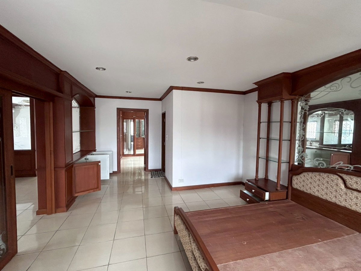 picture Home Office in the middle of Town in Town for RENT/ 办公别墅出租 - 3/35