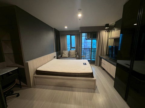 ขายพร้อมผู้เช่า ไลฟ์ลาดพร้าว ติด BTS ห้าแยกลาดพร้าว 4.5 ล้าน ฟรีโอน 28 ตรม. Studio โทร 0992516615