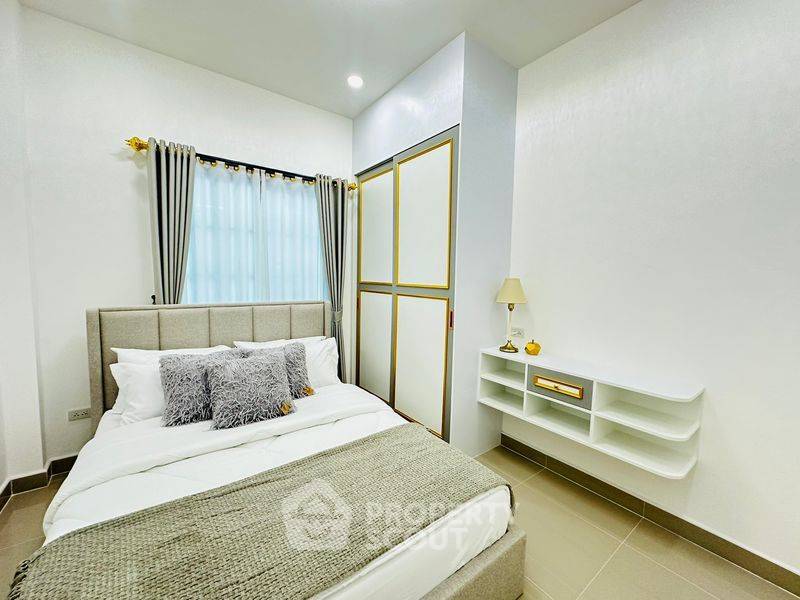 picture 3-BR House at Rattanakorn Village 18 close to Pattaya (ID 2099977) - 8/19