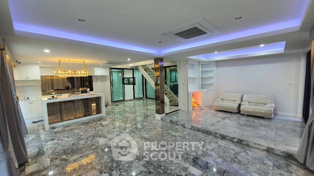 รูป บ้าน 5-ห้องนอน ใน ลาดพร้าว (ID 1542141) - รูปที่ 10/40