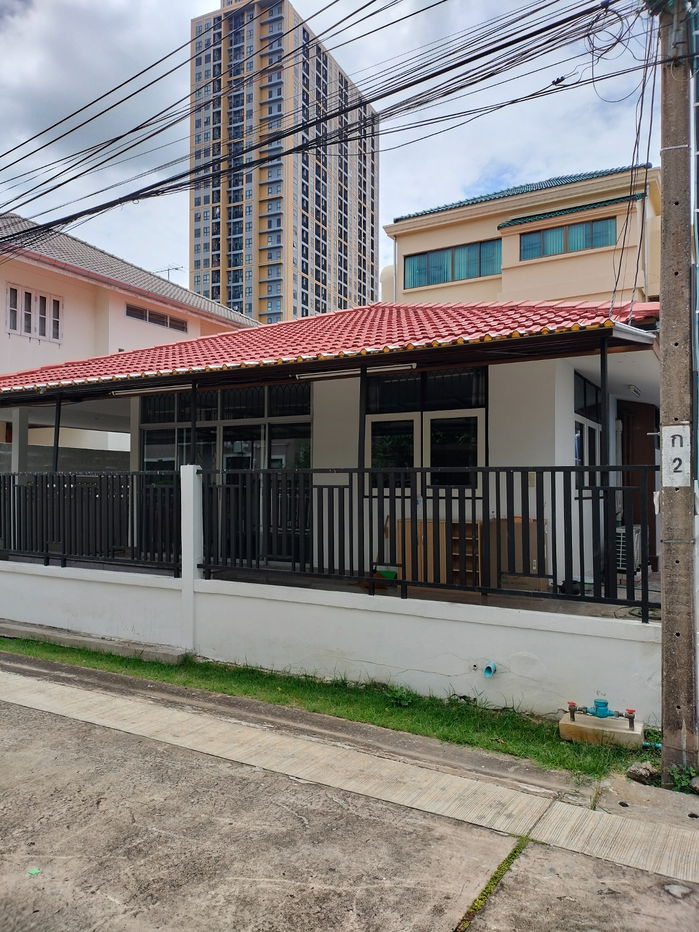 รูป ให้เช่า บ้านเดี่ยว พัฒนาการ 14  พร้อมเข้าอยู่ ที่ Line : @homefinder - รูปที่ 1/18