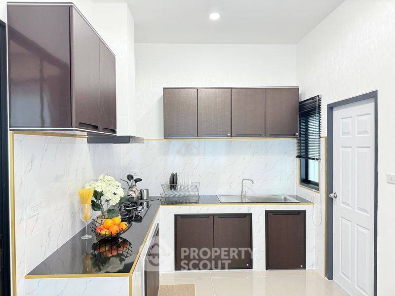 picture 3-BR House at Rattanakorn Village 18 close to Pattaya (ID 2099977) - 14/19