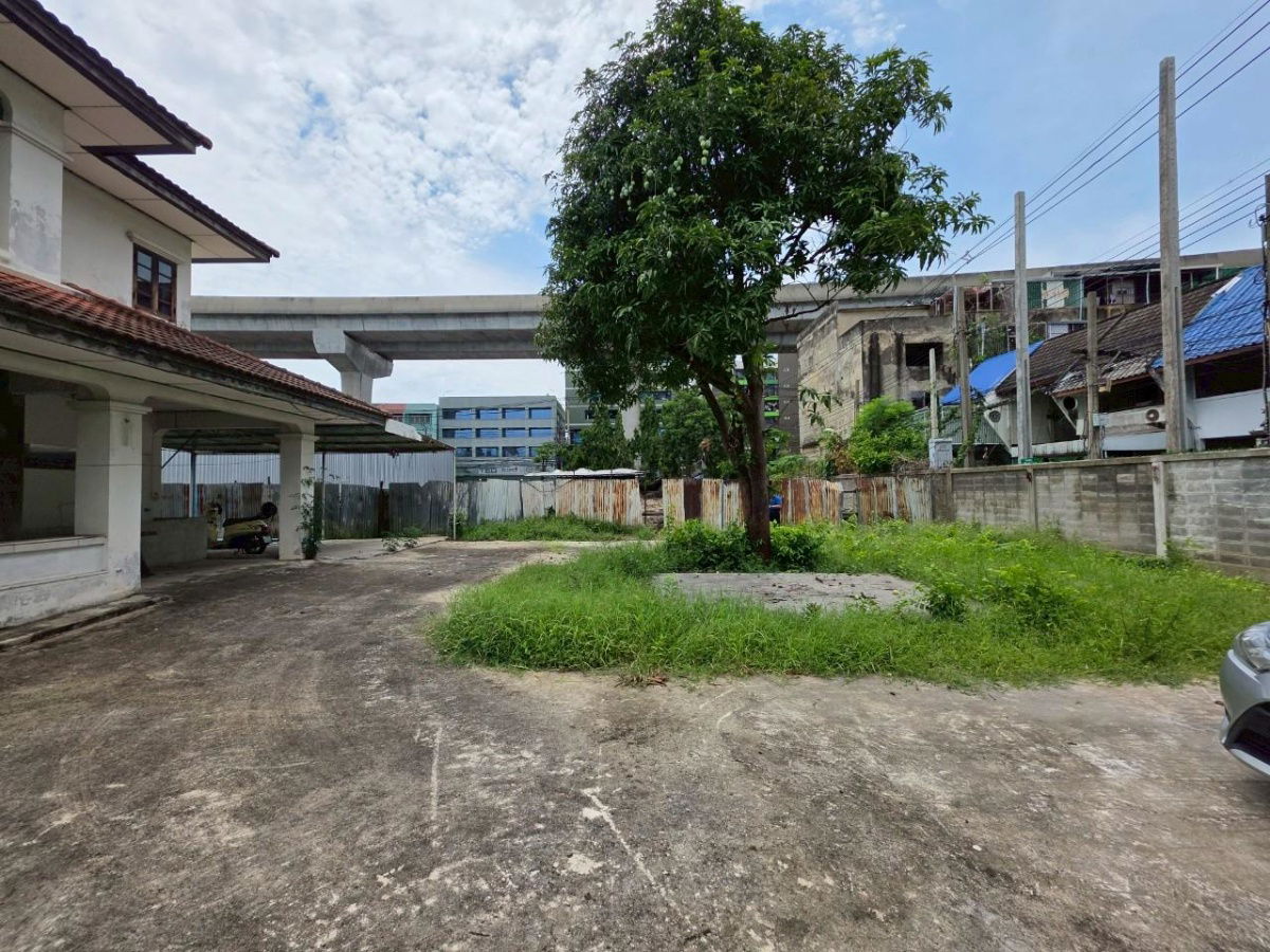 รูป ขายที่ดินแปลงใหญ่ พร้อมบ้านเดี่ยว 2 ชั้น ใกล้ MRT บางซ่อน เพียง 500 ม. - รูปที่ 2/5