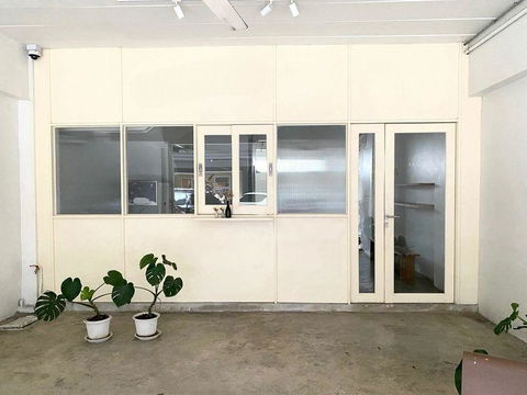 LTHC12962 – Shophouse for Rent at Ekkamai (เอกมัย) Size 170 sqm. 2 storey 1 room 1 bath Near Donki Mall ONLY 100K/Month