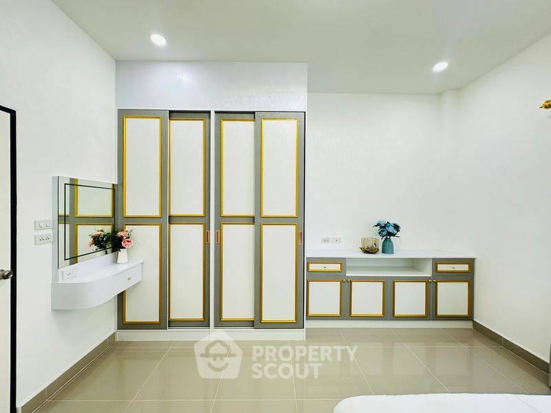 picture 3-BR House at Rattanakorn Village 18 close to Pattaya (ID 2099977) - 10/19