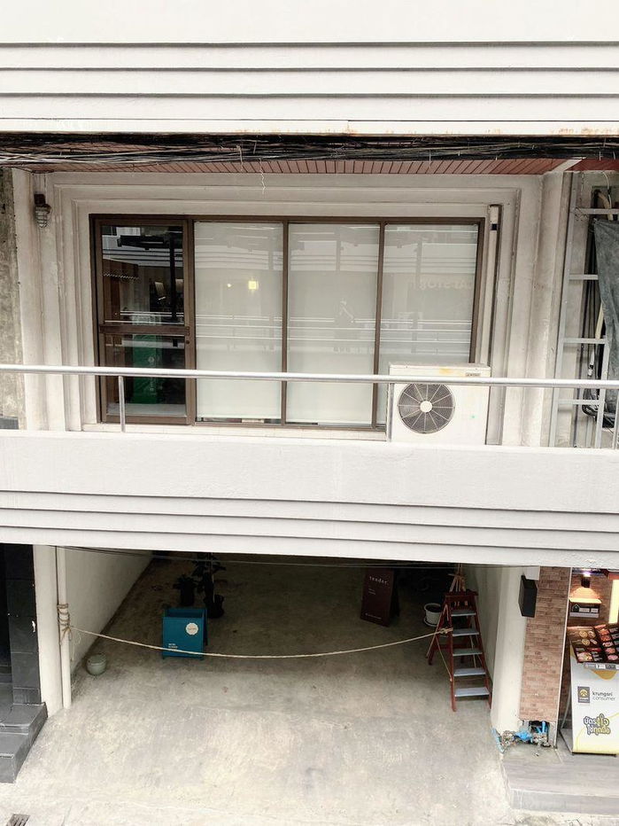 รูป LTHC12962 – Shophouse for Rent at Ekkamai (เอกมัย) Size 170 sqm. 2 storey 1 room 1 bath Near Donki Mall ONLY 100K/Month - รูปที่ 5/6