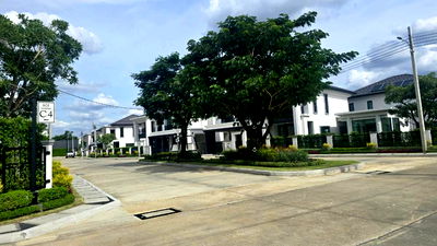 บ้านเดี่ยว บางใหญ่ นนทบุรี : บ้านเดี่ยว2ชั้นพร้อม Solar cell บนที่ดินใหญ่ 