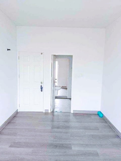 picture Ram Intra-Phraya Suren Road. MRT BangChan 2.6km. 3-story Glory International Sch Singapore is 4.4km - 8/8