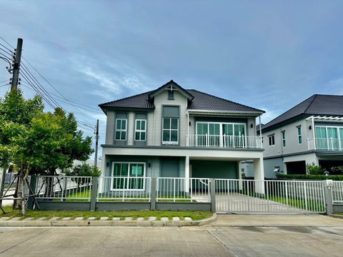 House for rent Grand Sivarom Sukhumvit Bang Pu, ready to move in. If interested, contact Line @goodmanpro or call 0999029192.