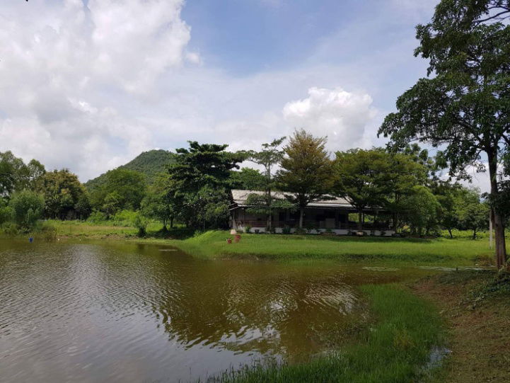 รูป ขายที่ดินติดน้ำ 27 ไร่ อำเภอเมือง ดอนตะโก ราชบุรี ที่ดินวิวเขาติดน้ำสวยมาก ใกล้เส้นเพชรเกษม 1.4 กม. ใกล้เขาแก่นจันทร์ แยกห้วยไผ่ ขายถูก 0879074045 - รูปที่ 3/5