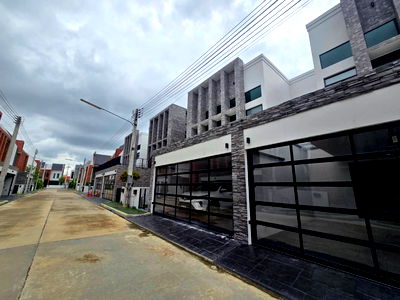 Twin houses for sale Montfort College Secondary Section : For Sale: Elegant British-Style Semi-Detached Home Newly built with Full Functions – Near Payap University, Chiang Mai
