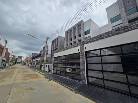 For Sale: Elegant British-Style Semi-Detached Home Newly built with Full Functions – Near Payap University, Chiang Mai