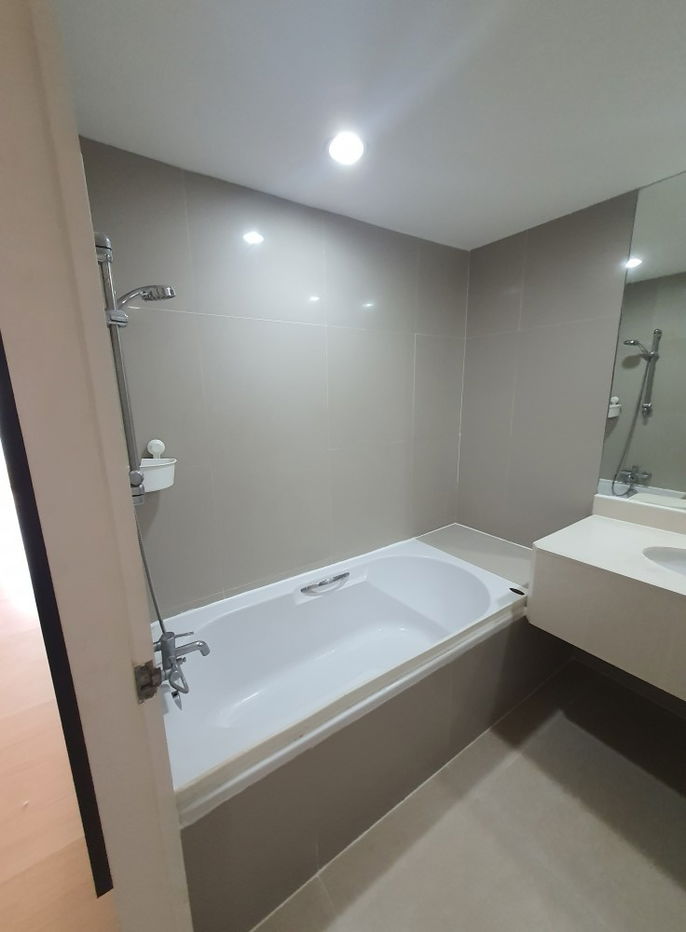 picture 🟢Condo For Rent 🟢The Trendy Sukhumvit 13 Zone BTS Asoke , Nana Full Furniture 1 bedroom 1 bathroom HOT!! - 4/5