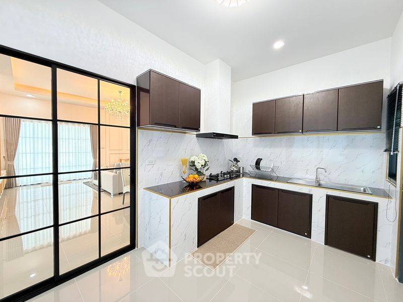 picture 3-BR House at Rattanakorn Village 18 close to Pattaya (ID 2099977) - 13/19