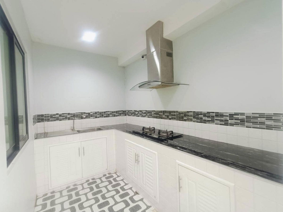picture 🏡 Urgent Sale 2-Storey Townhouse, 18.2 sq. wah 📍 The Connect 33 Village - 9/15