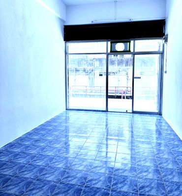Shophouses for rent University of the Thai Chamber of Commerce : 😍🎄🎄😘 Promotion....Ground Floor Apartment Room....Prices start from only 5,900 baht.  😍😍  Only  50  meters away from Siyek Meng Chai. 😍🎄🎄😘