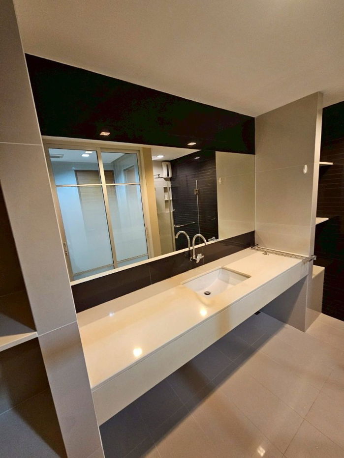 picture Code: KJ8238  for rent Rhythm Ratchada - Huai Khwang // Line ID: @kjcondo (with @) // - 8/10