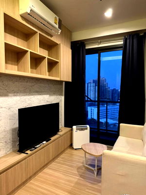 Condos for rent Chatuchak : Condo for rent M Jatujak 34 sq m, 19th floor, near BTS Mo Chit