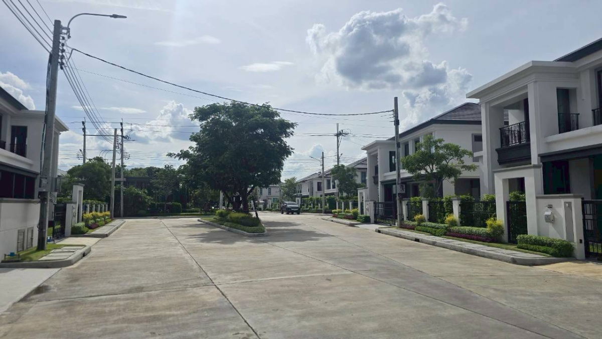 picture Setthasiri Ratchapruek Nakhon In  SECRET DEAL - 3/35