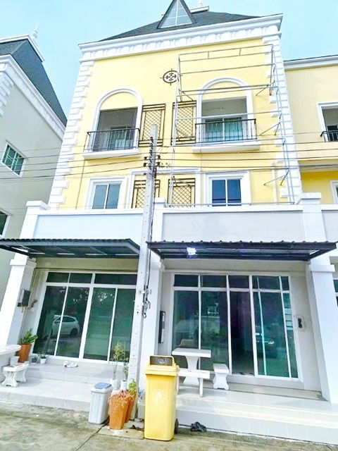 picture Ram Intra-Phraya Suren Road. MRT BangChan 2.6km. 3-story Glory International Sch Singapore is 4.4km - 1/8