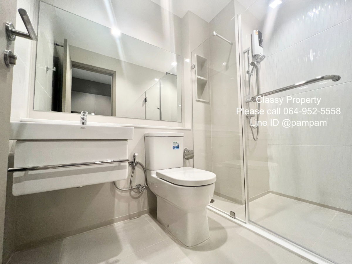 picture *** Condo for rent : Life Asoke-Rama 9  Studio High floor Fully furnished Separate kitchen near MRT Rama9 ***  - 8/10