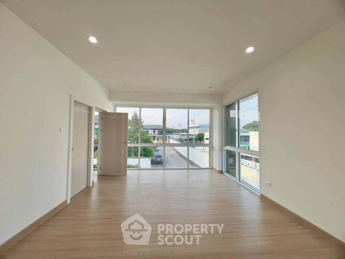 picture 3-BR House close to Huai Yai (ID 2257577) - 10/19