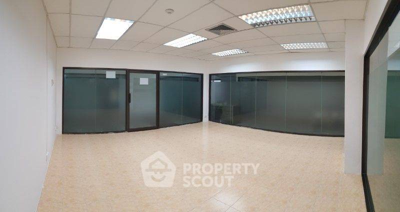 รูป คอนโด 1-ห้องนอน ที่ ออมนิ ทาวเวอร์ ใกล้ BTS นานา (ID 994743) - รูปที่ 3/11