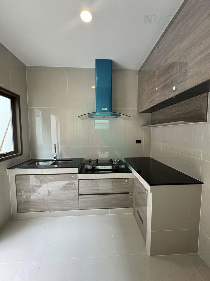 picture 🔺 For Rent 2-story House BURASIRI KRUNGTHEPKREETHA 4 bedroom 4 bathroom - 1/8
