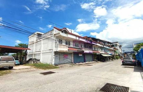 Townhome for sale HS29, good location, cheap price, Bueng, Sriracha, Chonburi. 240 sq m., 20 sq wa., near Worakit Market, Robinson Bowin.