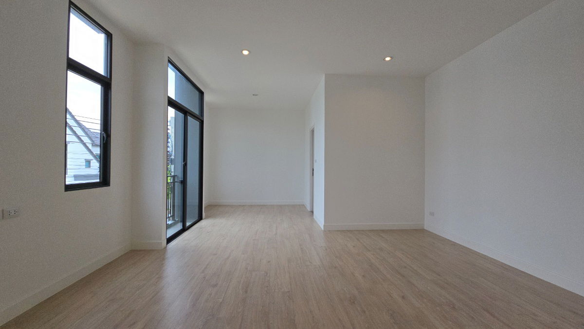 picture Saransiri Srivaree 2 - Luxury Corner House next to Central Garden and Club House, Only 9.19 MB - 22/29