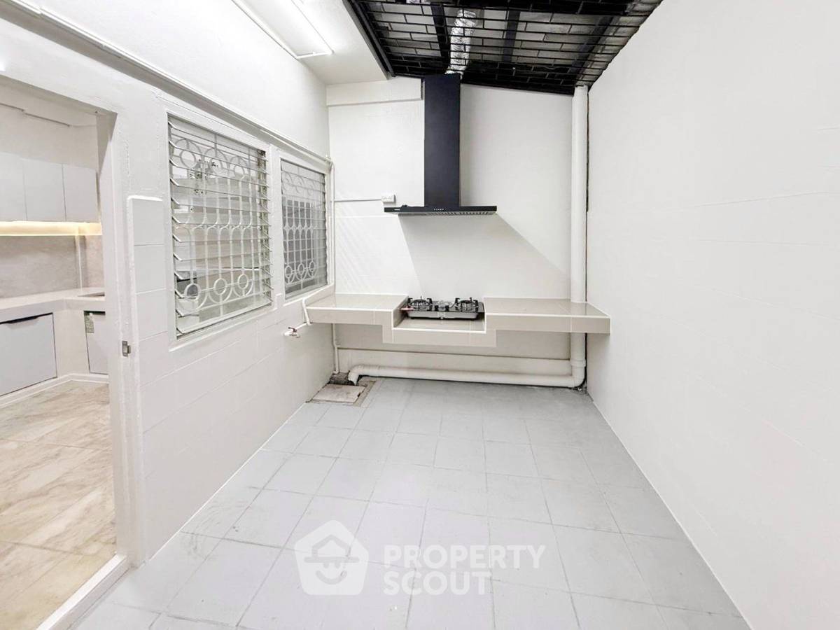 รูป ทาวน์เฮาท์ 6-ห้องนอน ใกล้ MRT พระราม 9 (ID 2258660) - รูปที่ 9/10