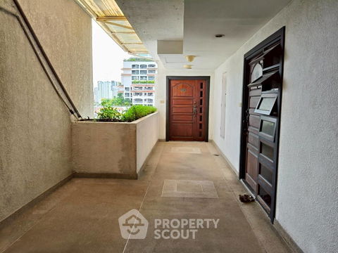 2-BR Condo at Supalai Place Sukhumvit 39 near BTS Phrom Phong (ID 2257778)