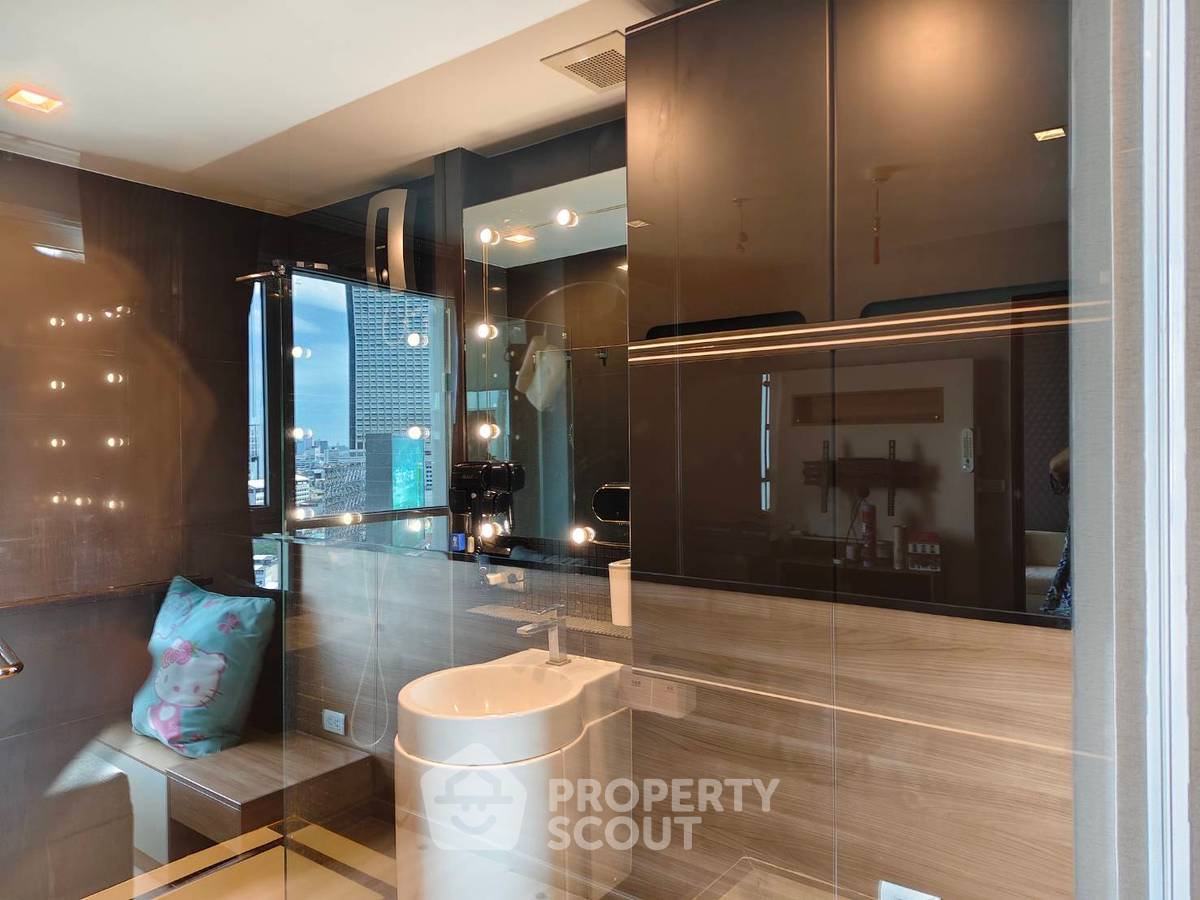 รูป คอนโด 1-ห้องนอน ที่ ริธึ่ม สาทร ใกล้ BTS สะพานตากสิน (ID 2258128) - รูปที่ 3/17
